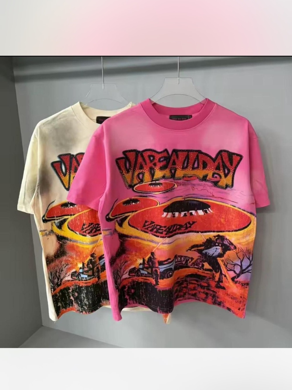 Vare all day Men's Short Sleeve Graphic Tee - Pink UFO Scene